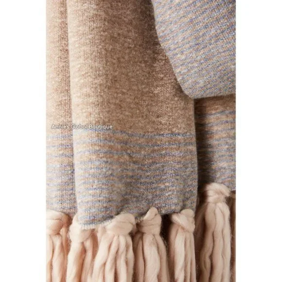 RARE ANTHROPOLOGIE Isabel Cozy Fringed Two-Toned Scarf - Picture 4 of 5